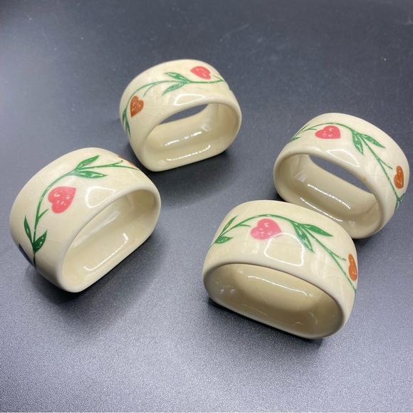 NAPKIN RINGS Vintage Porcelain Floral Hearts Green Leaves Napkin Rings Set Of 4 - Picture 1 of 7